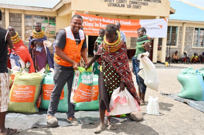 World Vision employee distributes Emergency Food kits to women of the community.